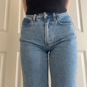 Abercrombie Curve Love High Rise 90s Relaxed Jean size 26R